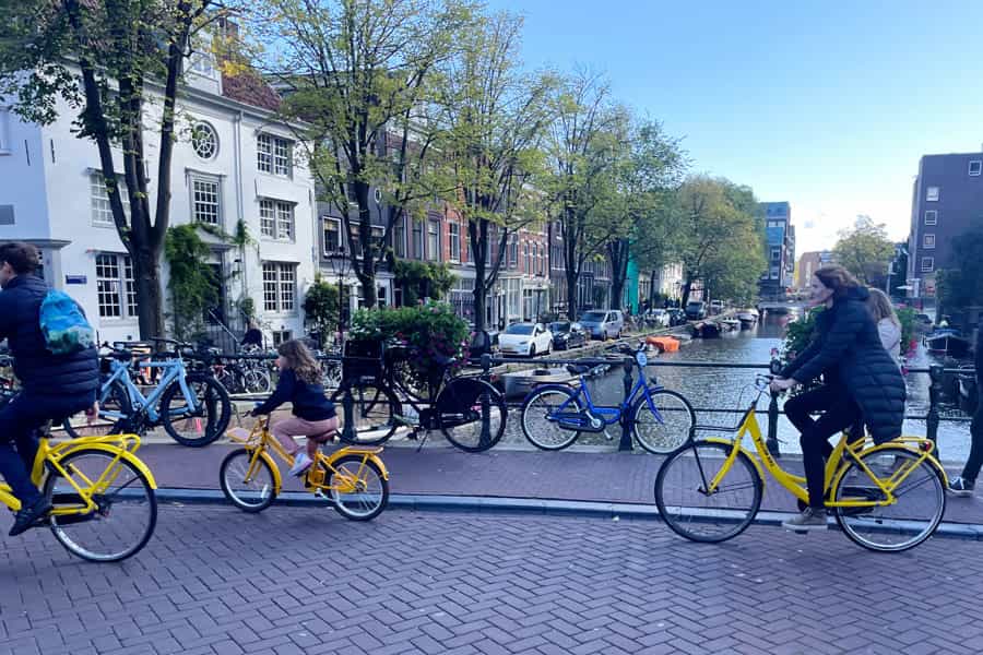 yellow bikes amsterdam