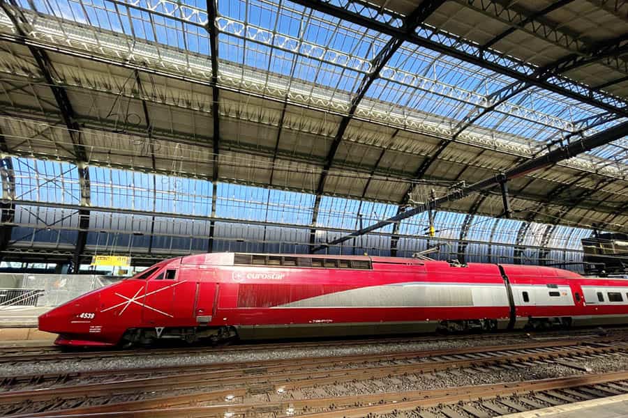 eurostar train at centraal station platform