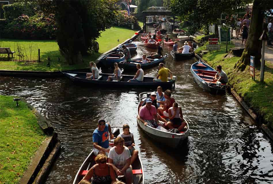 boats at giethoorn