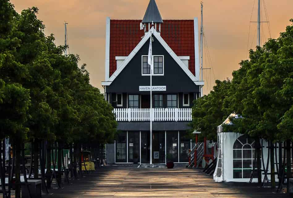 volendam harbour