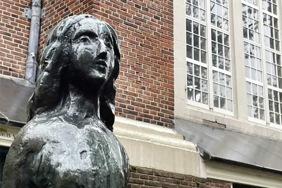 anne frank statue