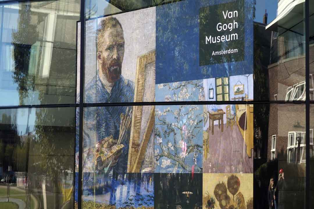 van gogh museum video screen